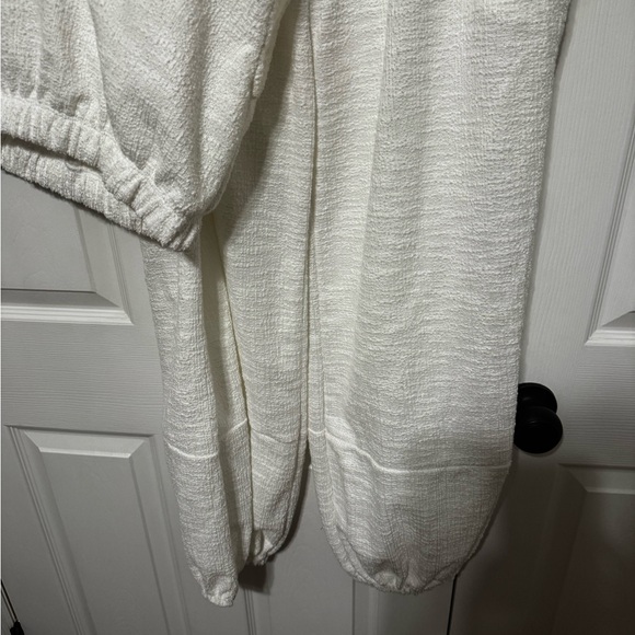 BUCKETLIST Cream Textured set - Picture 3 of 4